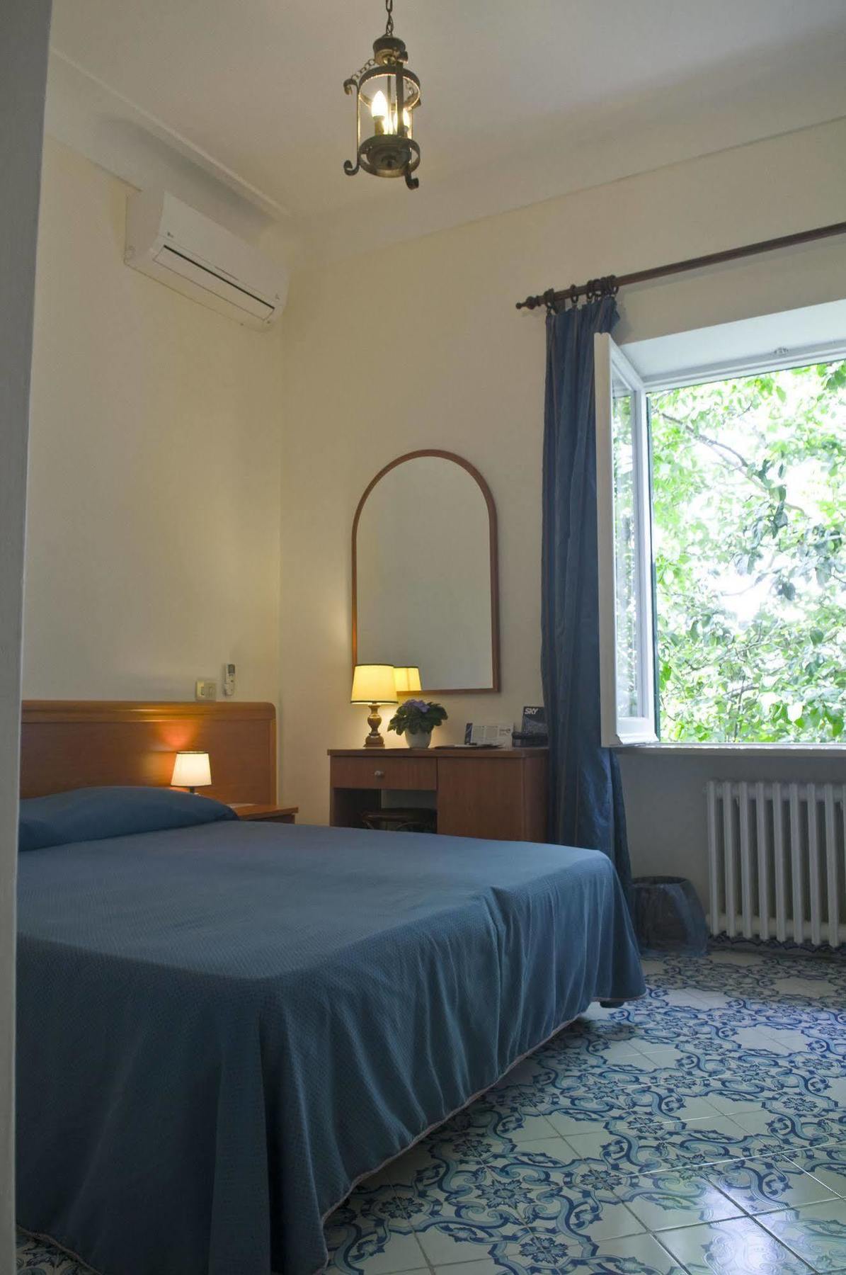 Hotel Villa Sarah Capri Esterno foto
